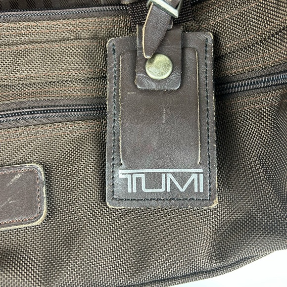 TUMI Large Brown Men's Duffel Travel Bag - Picture 7 of 14